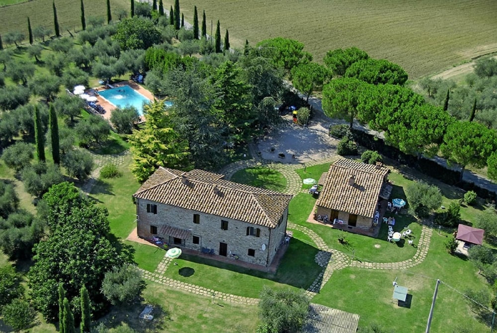 Willow apt with shared pool