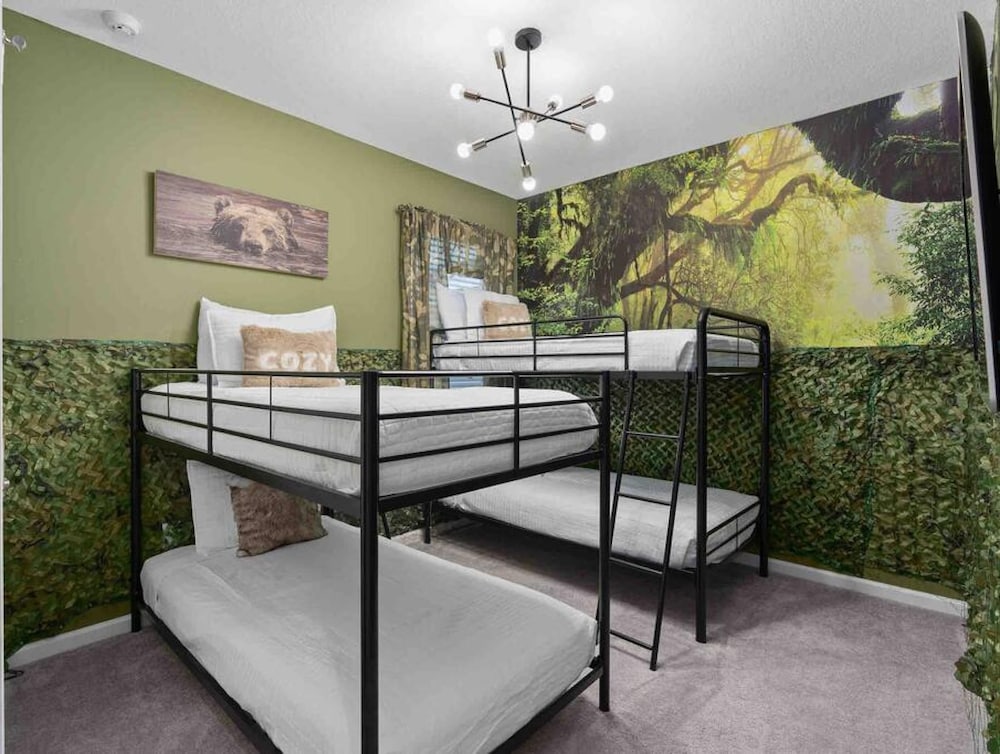Super Blue- Sleeps 24 w Pool Movie Loft