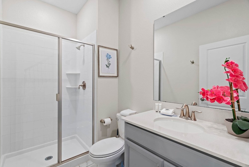 Chic 4BR Home With Mickey Star Wars Rooms