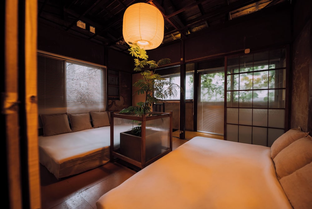 Ivy Place Harajuku Urban Steel Teahouse