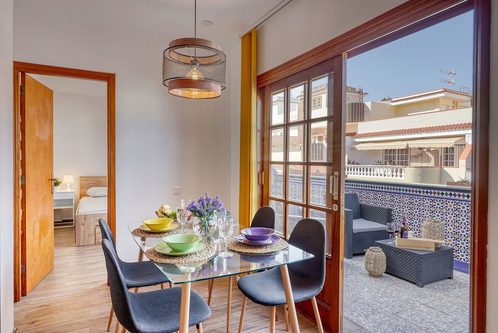 Retreat w Ocean Views Private Parking Ensuite