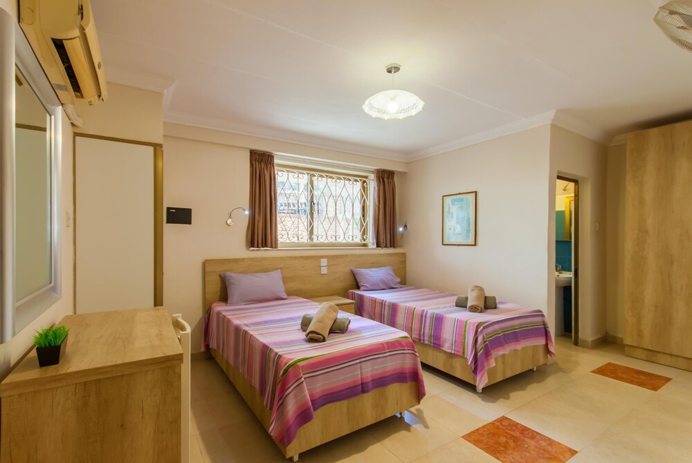 Villa & Pool Apart 2 in Mellieha Bay view 5