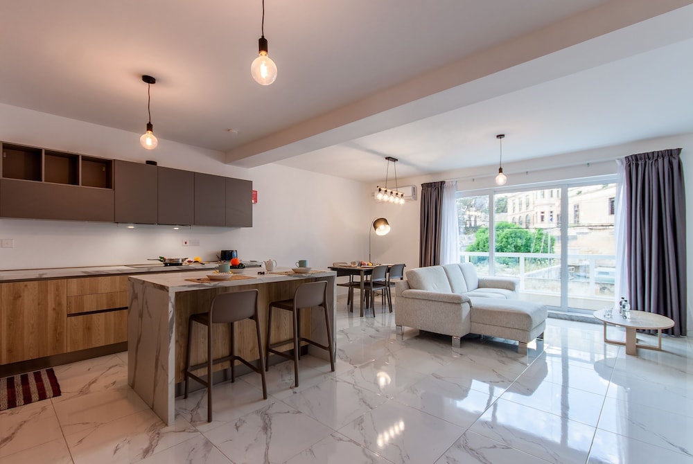 Modern Apart Heart of Sliema V1