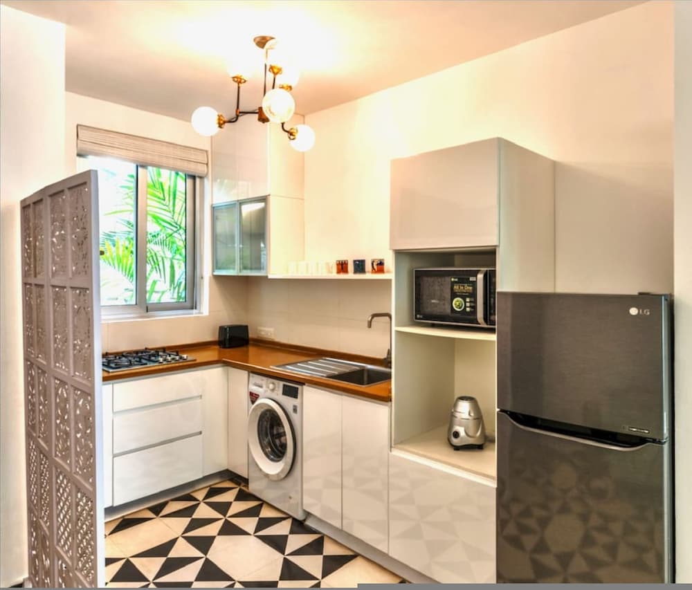 Modern Tropical 2bhk Near Beach Pool Garden