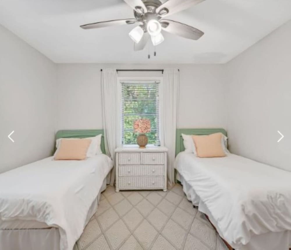 Chic Downtown Sarasota Cottage Retreat