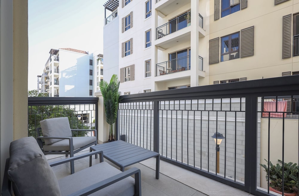 Elite LUX Holiday Homes - 1bhk Beachside Retreat at Port De La Mer Dubai