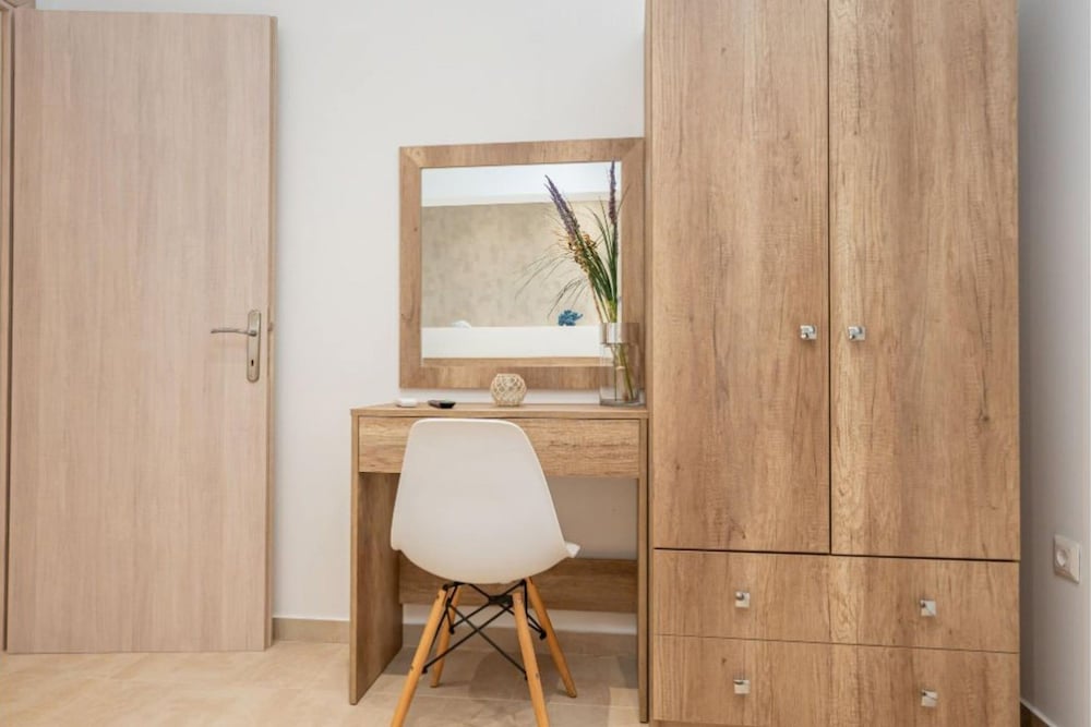 Milonas House Apartments