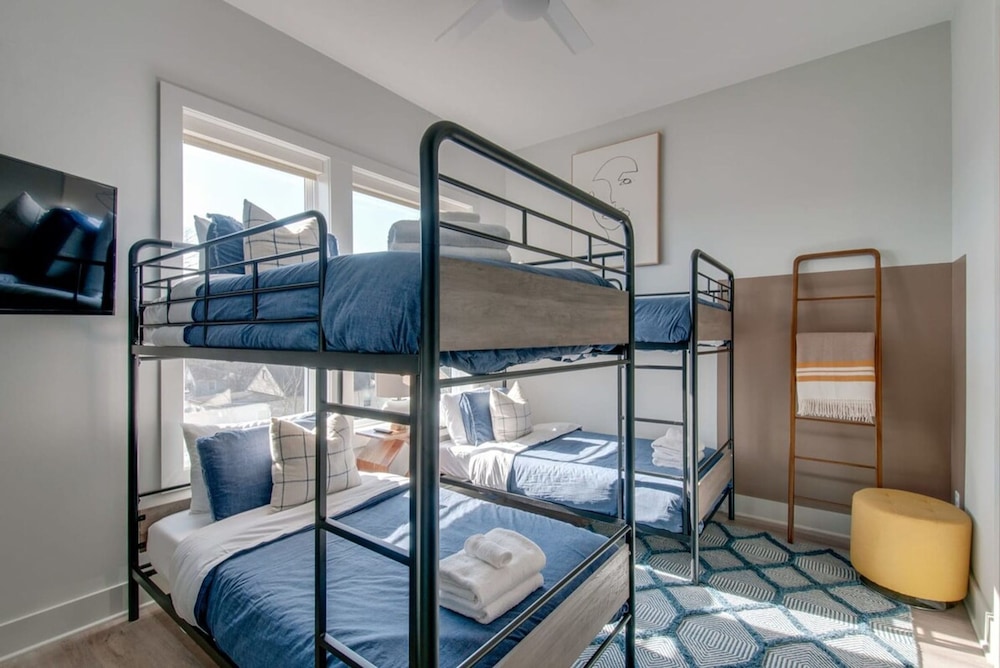 East Nash Lux - 13 Beds City Views
