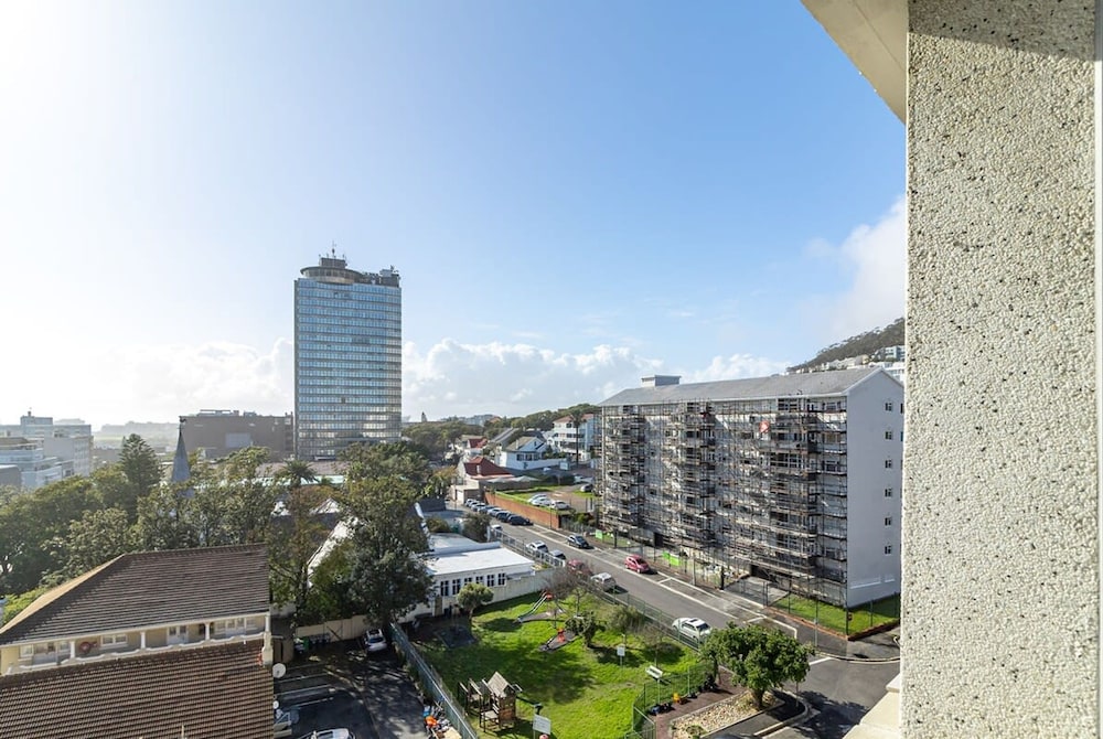 1 Bedroom Apartment - Seapoint view 5