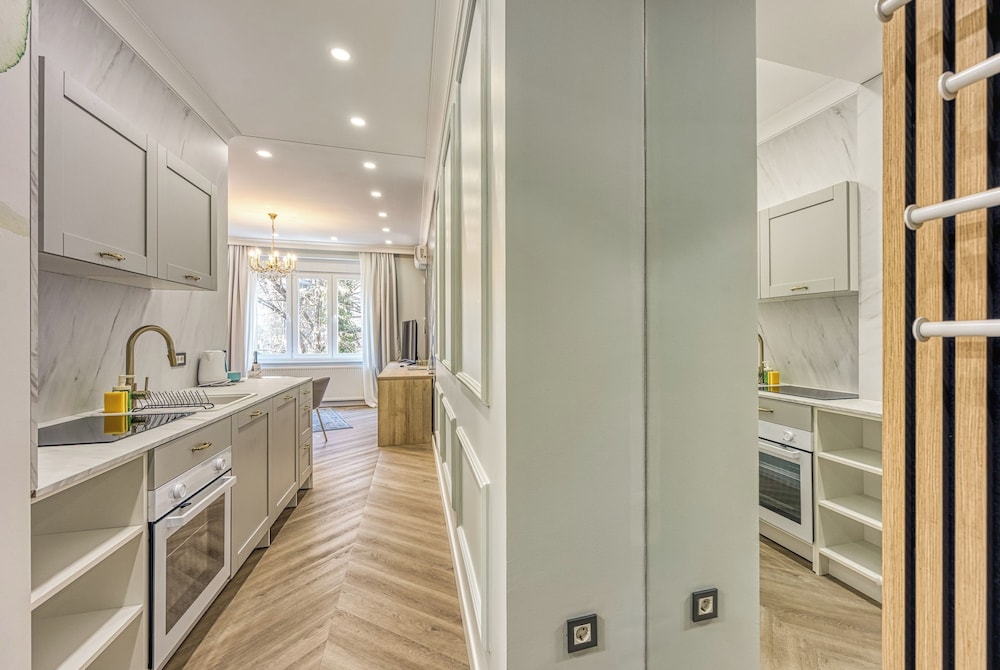 Boutique Downtown Studio with Balcony 1