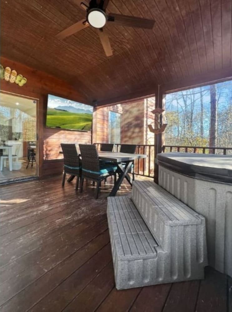 Cozy and Comfy with Lake Access