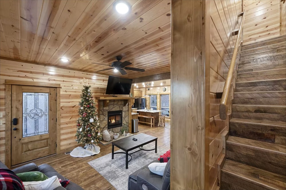 Three Bears Hideout Luxury Mountain Cabin Getaway for Families Groups