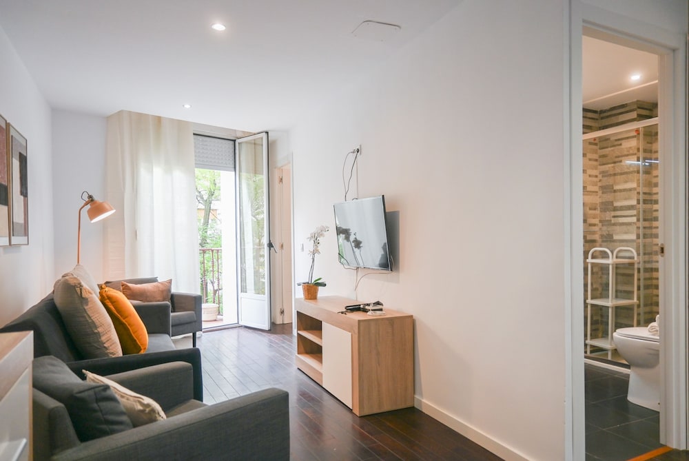 M Sen1692 Amplio Apartamento con Balc n en Calle