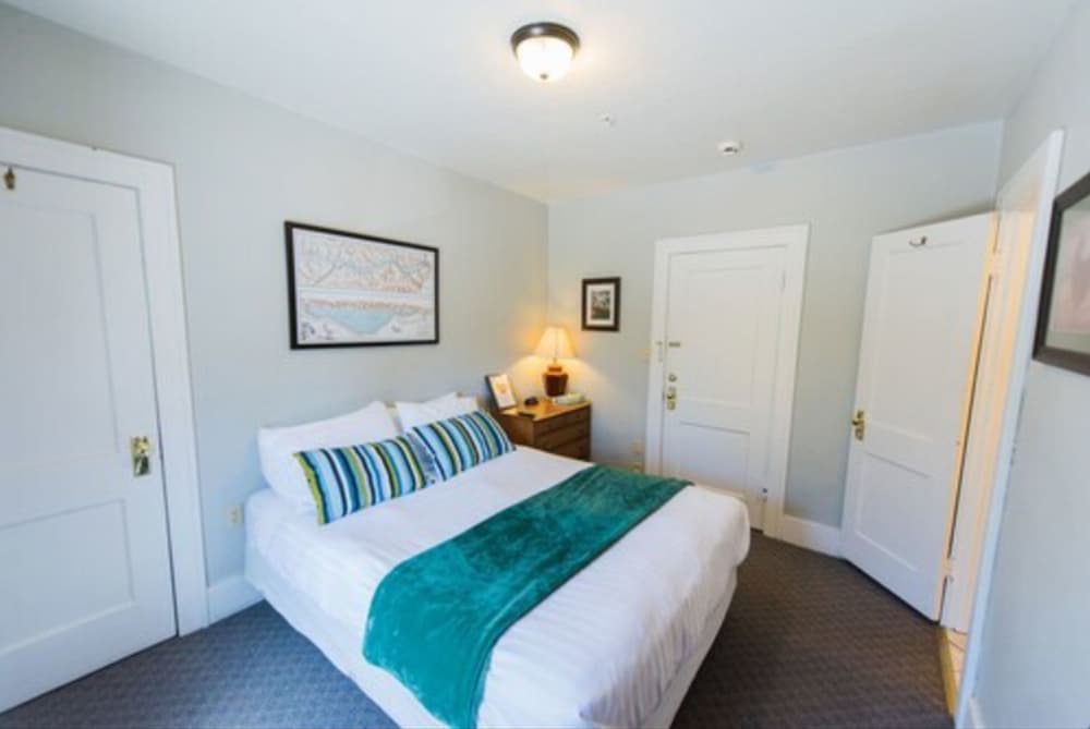 Riverwalk Inn