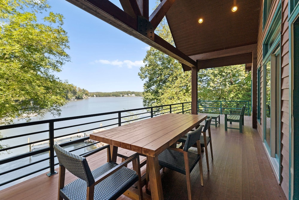 Mi Casa Su Casa by Avantstay Lakefront Escape