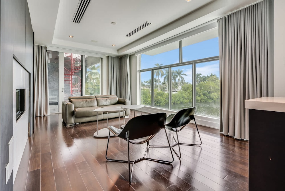 Modern Waterfront Mansion in the Heart of Las Olas Minutes From the Beach