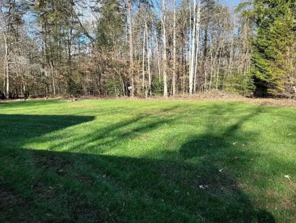 Cozy and Comfy with Lake Access