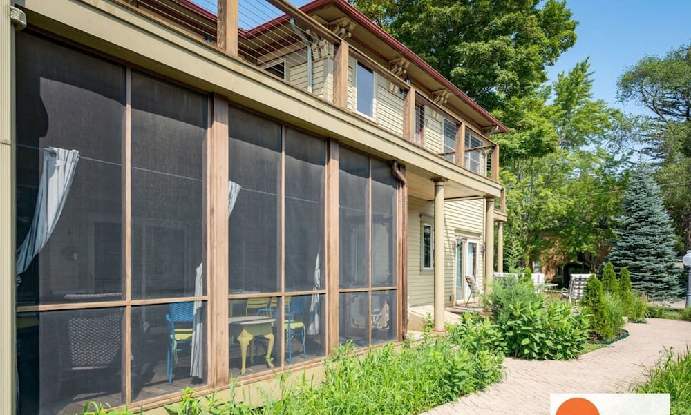 Lake Life Getaway - Condo Near Downtown