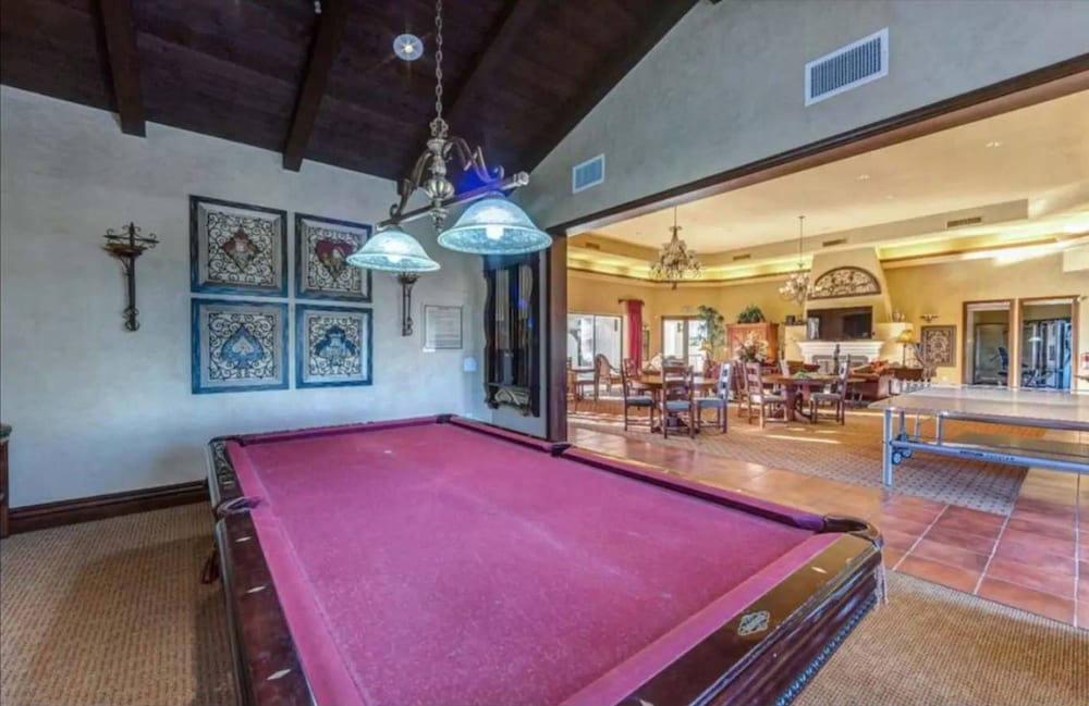 Casa de Arte 2BR Wtih Fireplace Near Golf Tennis