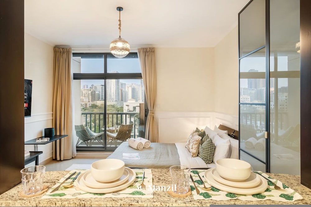 Canal View Studio Near Marina Palm Jumeirah