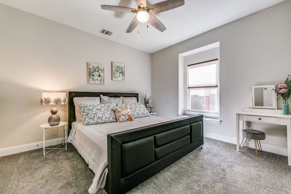 4BR Farmhouse N Po in Spencer