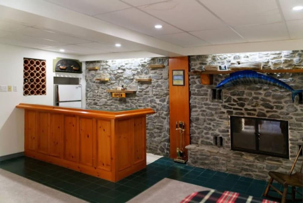 Clifton House - Waterfront Family Home in PEC
