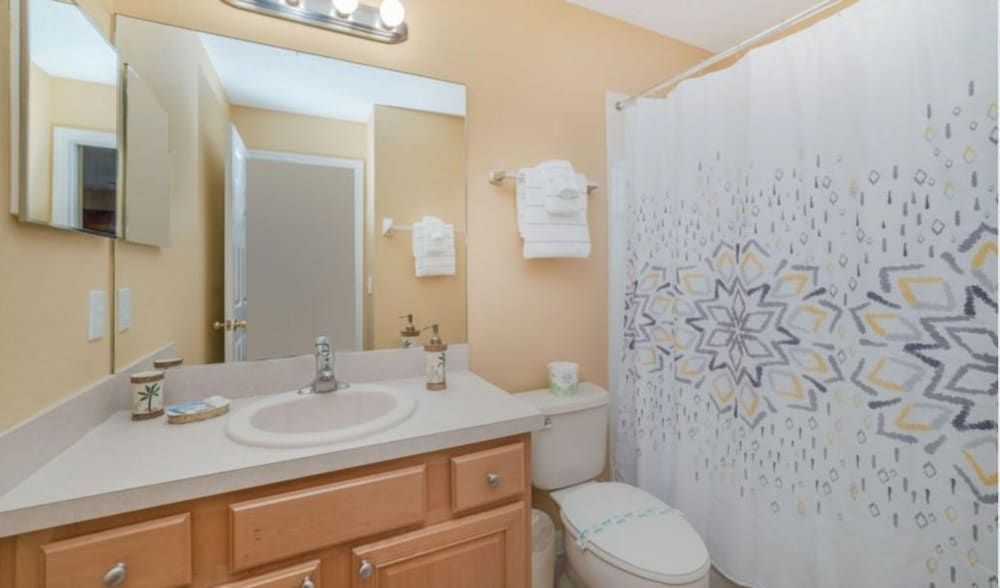 Emerald Island Getaway Sleeps 13