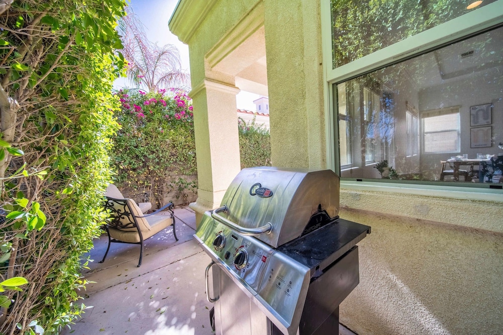 Casa de Arte 2BR Wtih Fireplace Near Golf Tennis