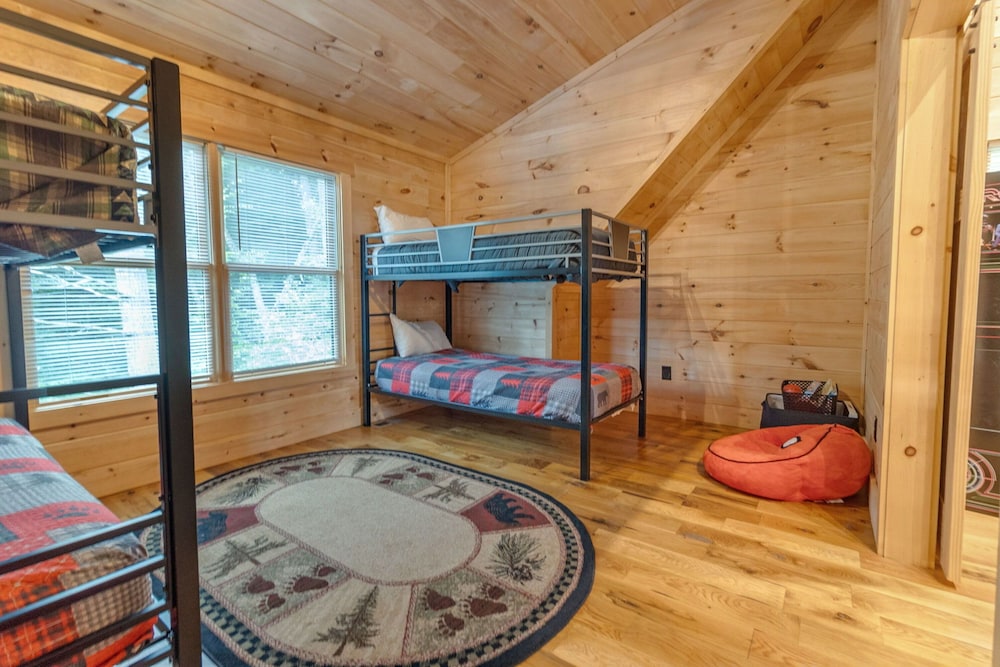 Pinewood Forest Walden's Creek Cabins