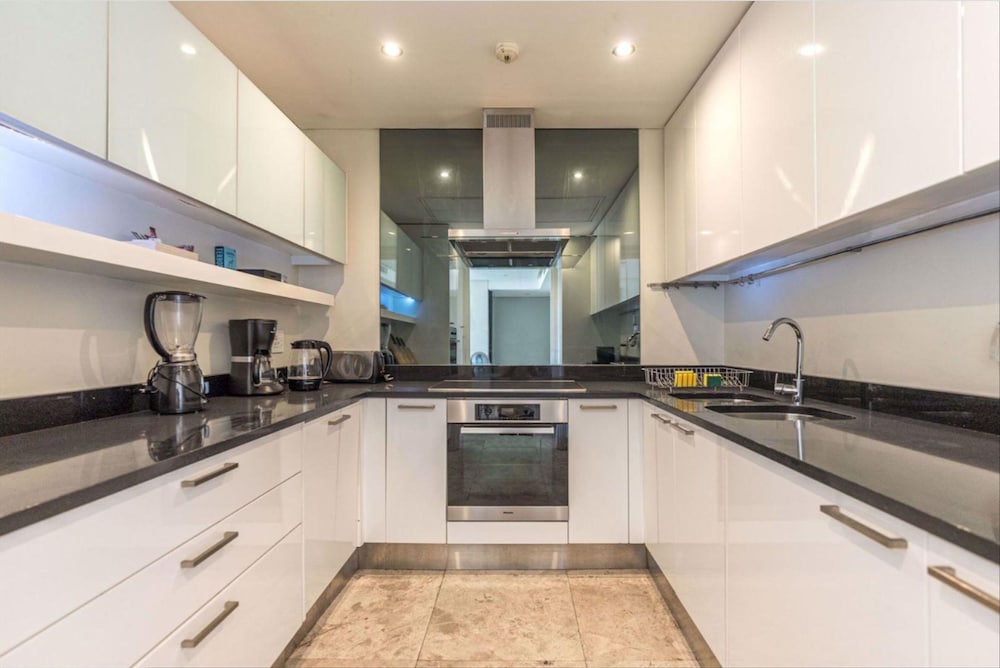 Executive Yacht View One Bedroom Marina Apartment - 309