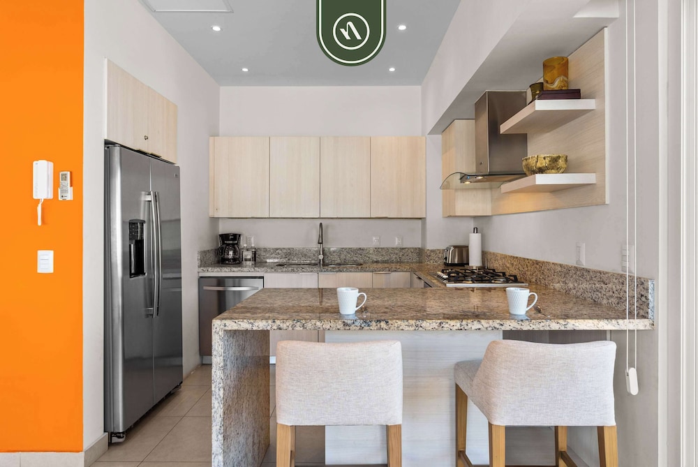 Amazing 1 BR Condo in Romantic Zone - Rooftop Pool