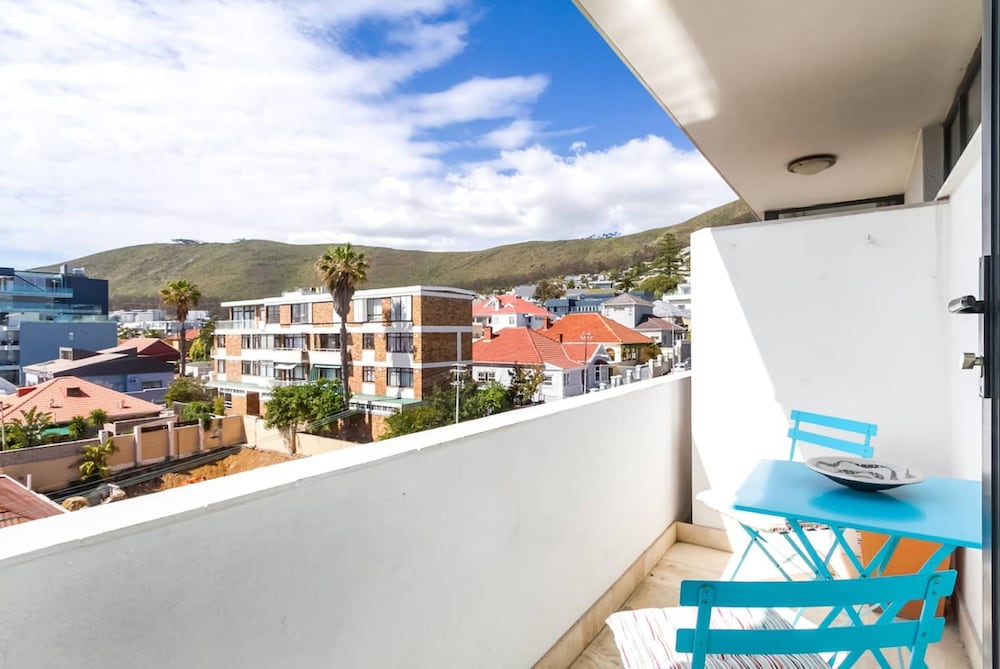 2 Bed Bantry Bay City and Sea View 100m to Beach