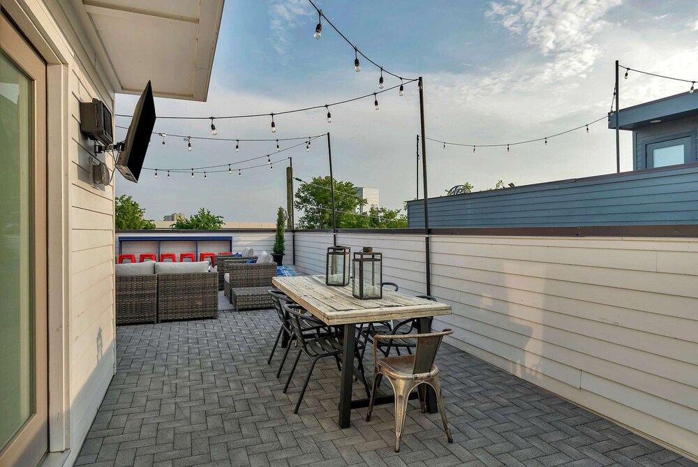 Rooftop Deck Shuffleboard BBQ Near Downtown
