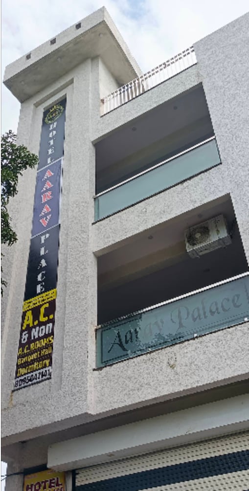 Hotel Aarav Palace