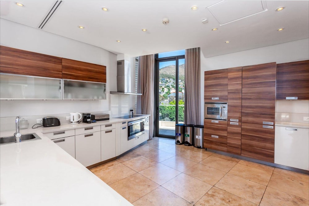 The Marina Family Penthouse - 704