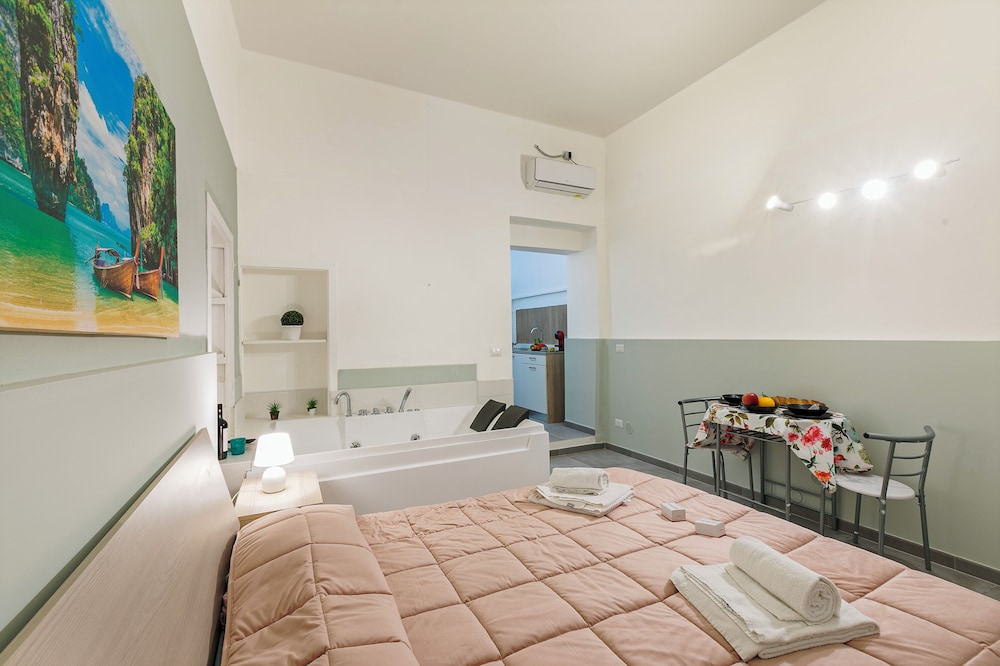 Dimora Savoia With Jacuzzi Bari