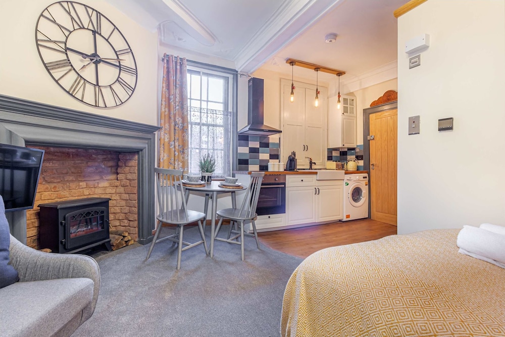 Host Stay Merchant House Studio