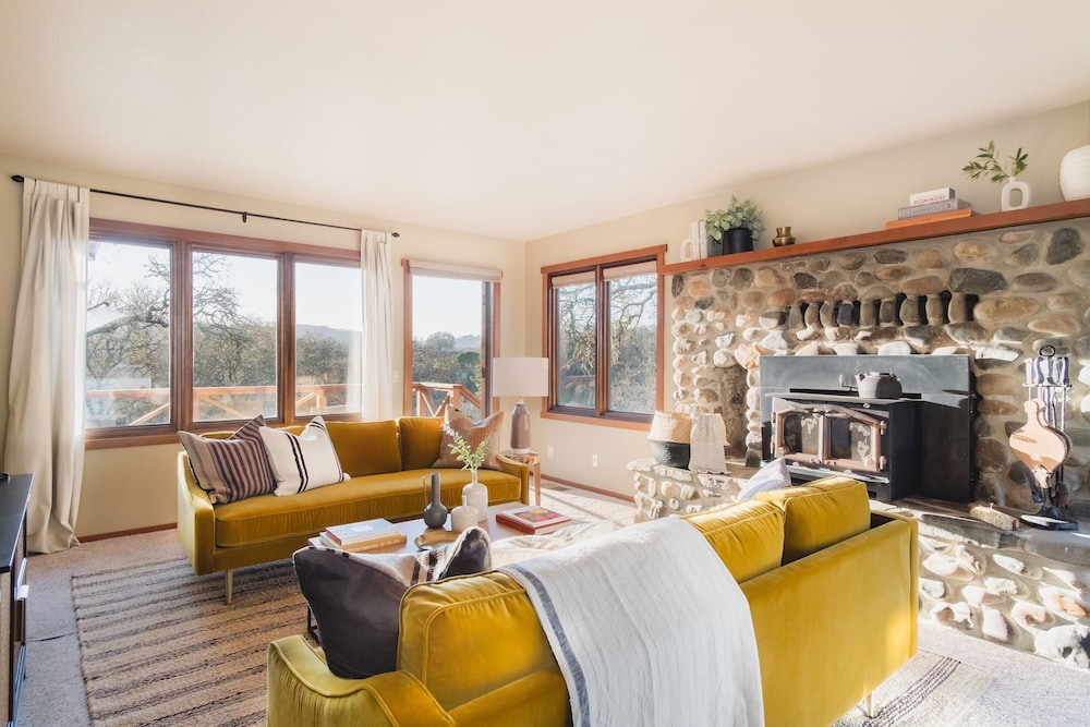 Gable by Avantstay Beautiful 3 5 Acre Oasis w Gorgeous Views Pool Hot Tub