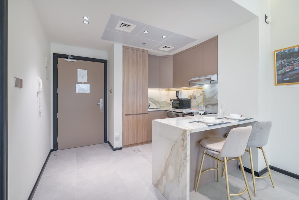Cozy Studio Near Miracle Garden With Balcony