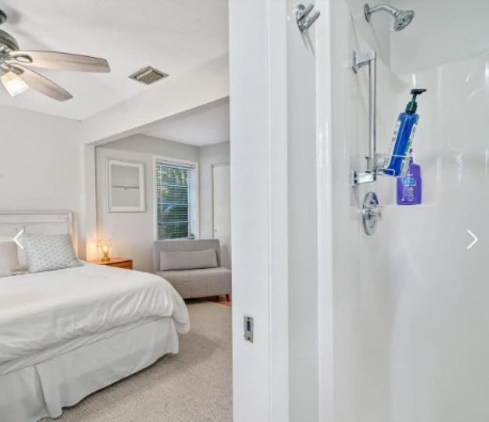 Chic Downtown Sarasota Cottage Retreat