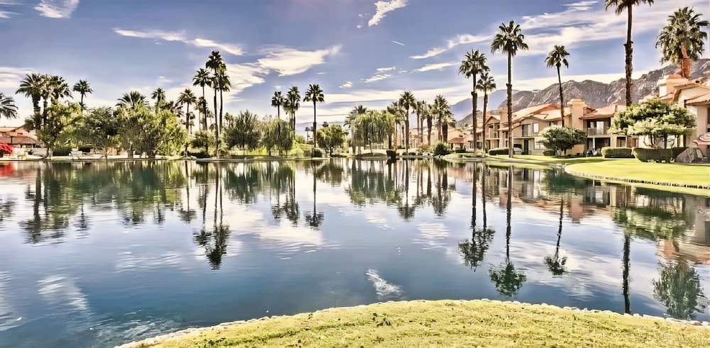 Cozy Lakeside Retreat in PGA West Bbq Scenic Views