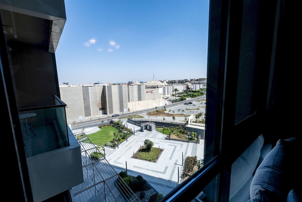 Vesta - Luxury Studio - Aeon Tower