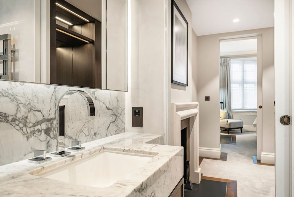 Mayfair Home Private Parking Central AC