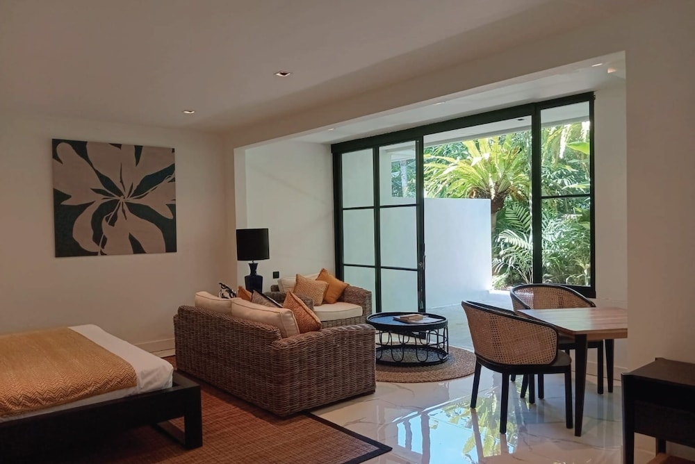 Martini Suites & Villa