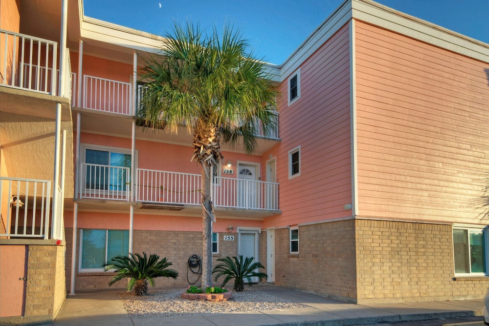 Rise N Beach by Avantstay Beachfront w Pool
