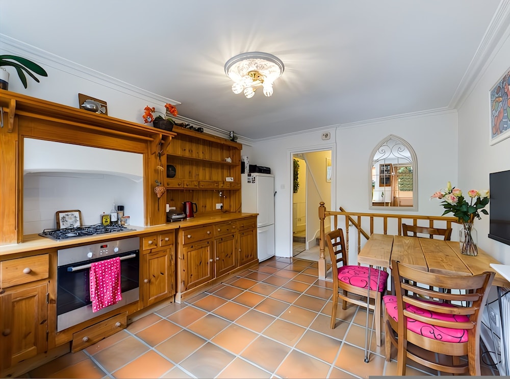 The Clapham Apartment With Private Patio