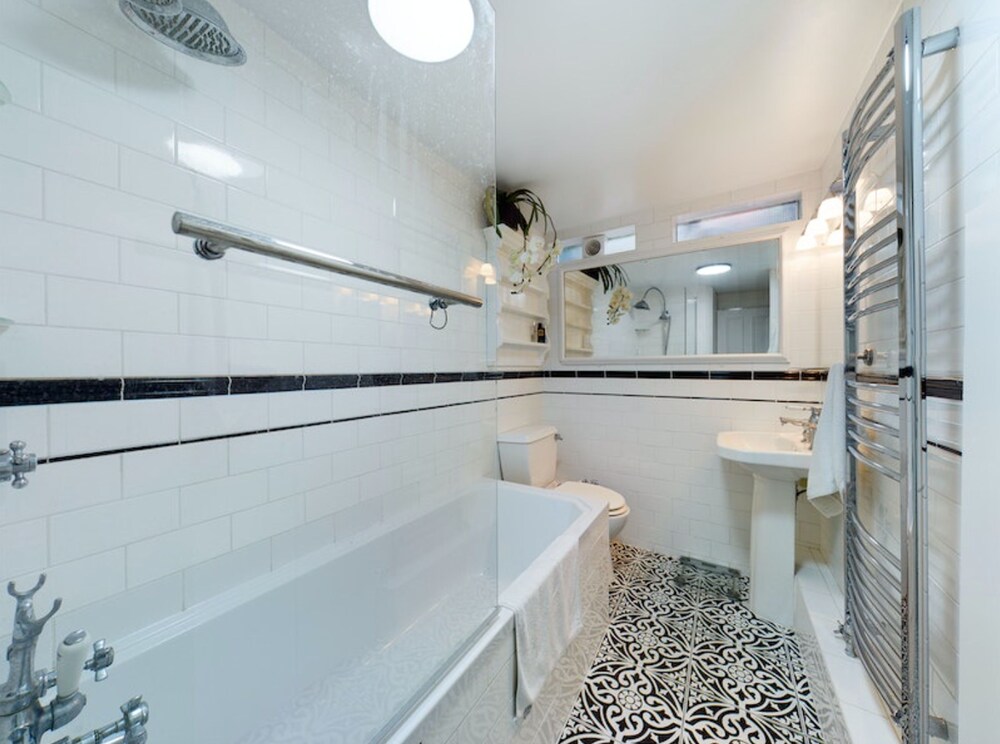 The Clapham Apartment With Private Patio