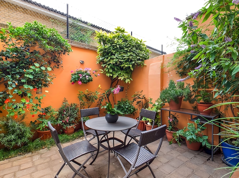 The Clapham Apartment With Private Patio
