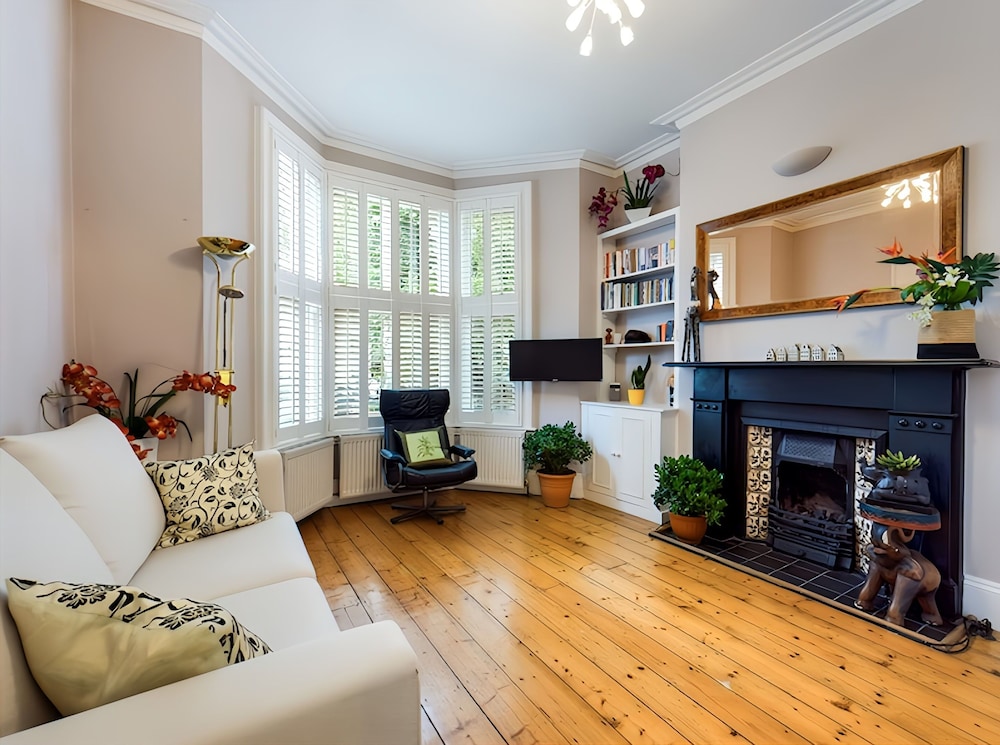 The Clapham Apartment With Private Patio