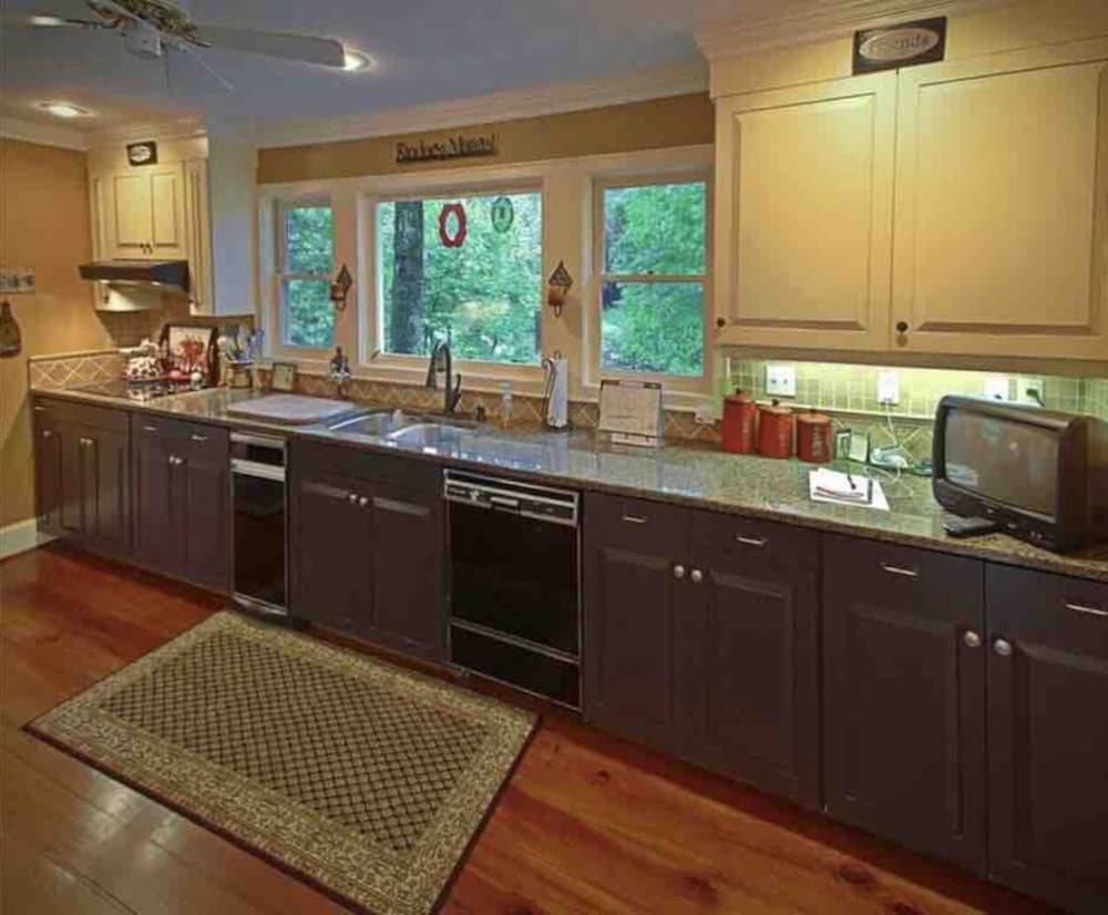 5 BR House- Mt Mitchell Golf Course on the River